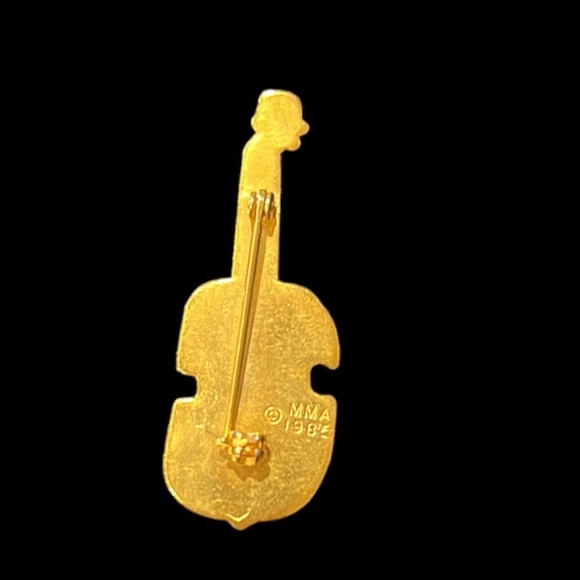 VINTAGE MMA METROPOLITAN MUSEUM OF ART VIOLIN GUITAR BROOCH 1985-COLLECTIBLE - Picture 3 of 4